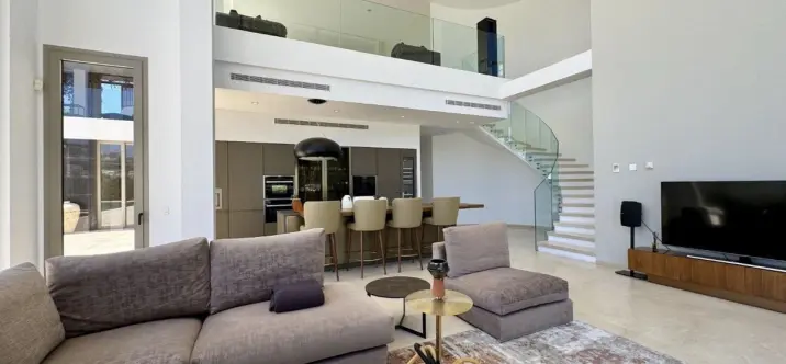 Sale of detached villa in Los Flamingos 4