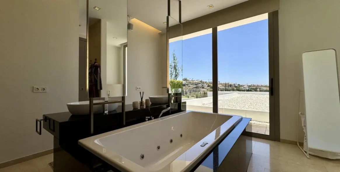 Venta de villa independiente en Los Flamingos 11