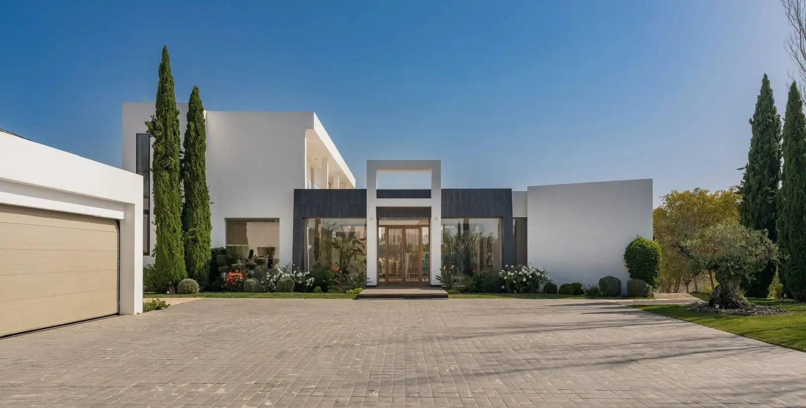Продажа  отдельно стоящей виллы в Los Flamingos 11