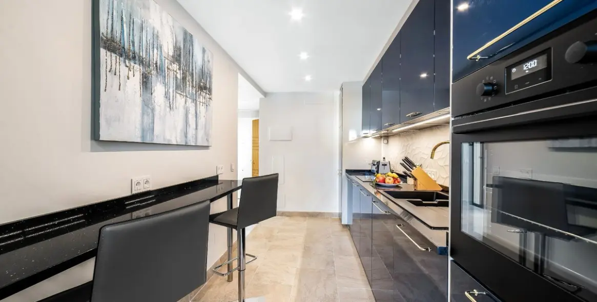 Short-term rent of middle floor apartment in Puerto Banús 4