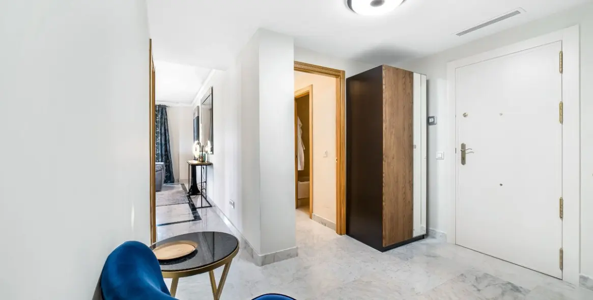 Short-term rent of middle floor apartment in Puerto Banús 6