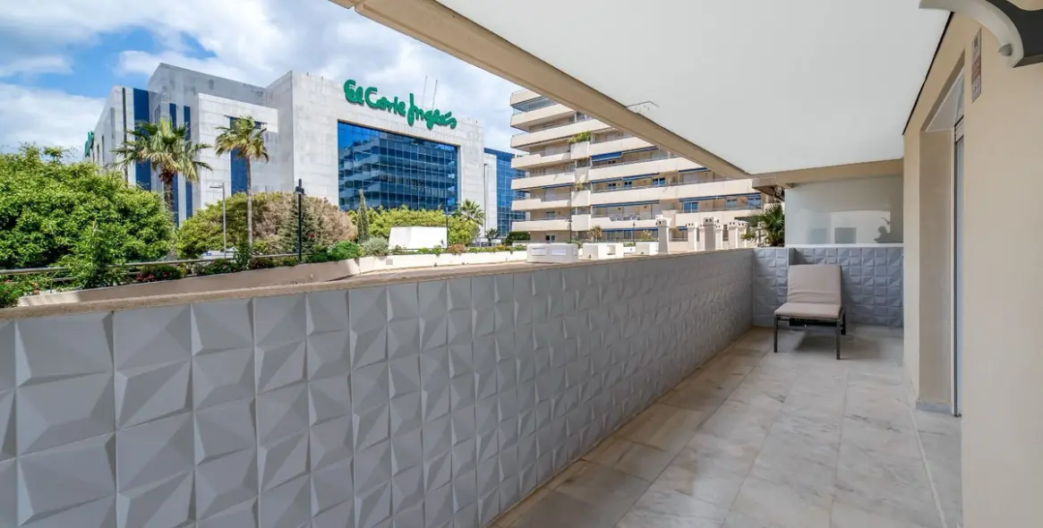 Short-term rent of middle floor apartment in Puerto Banús 8