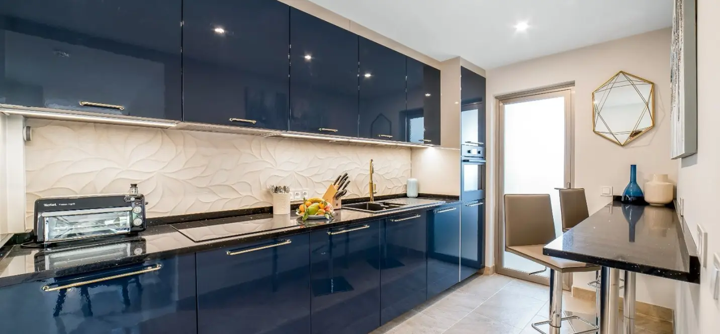 Venta de apartamento en planta media en Puerto Banús 0