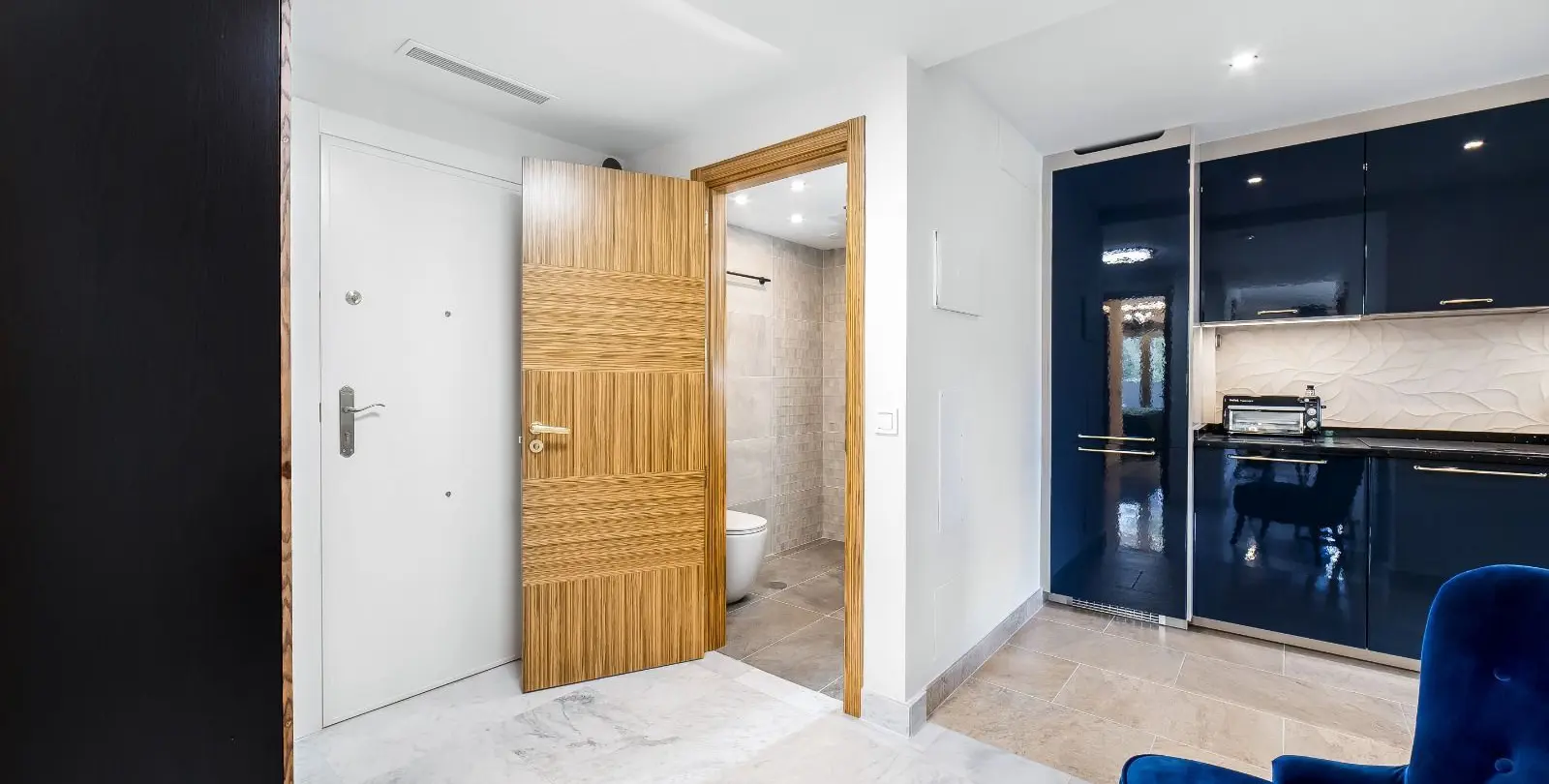 Venta de apartamento en planta media en Puerto Banús 5