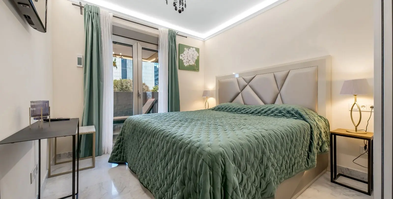 Venta de apartamento en planta media en Puerto Banús 14