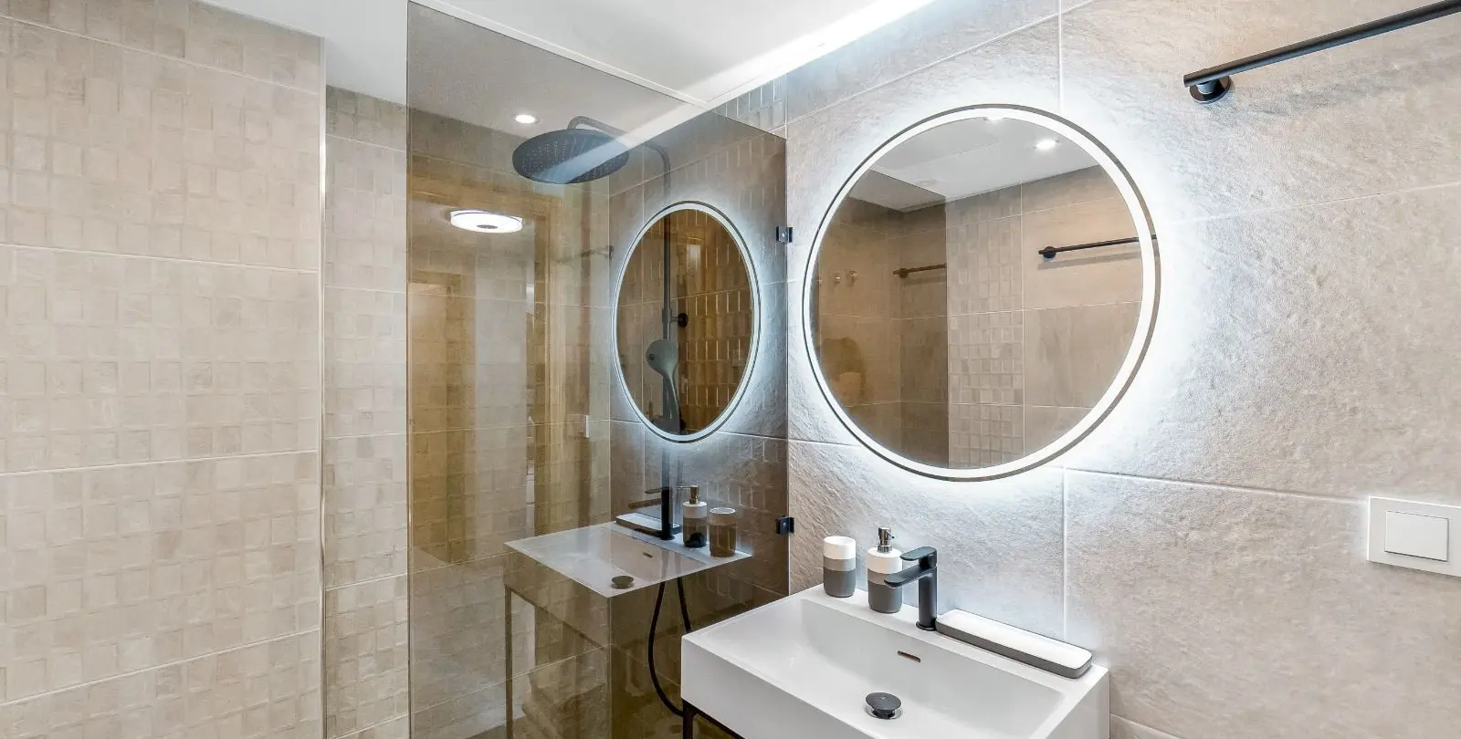 Venta de apartamento en planta media en Puerto Banús 16