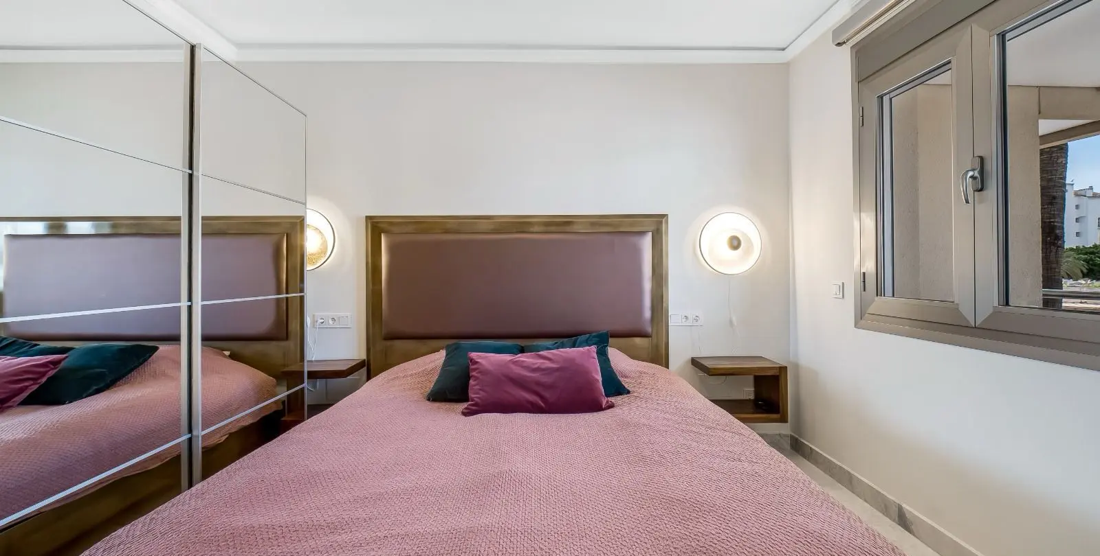 Venta de apartamento en planta media en Puerto Banús 18