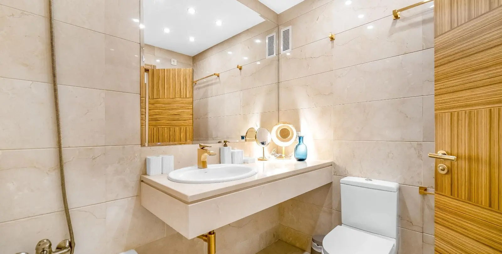 Venta de apartamento en planta media en Puerto Banús 21