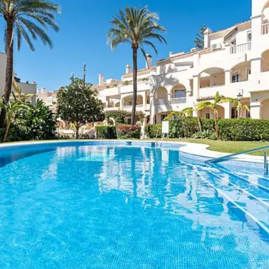 Долгосрочная аренда апартаментов на первом этаже в Estepona