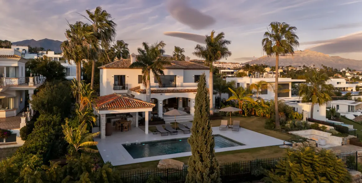 Продажа  отдельно стоящей виллы в Los Flamingos 50