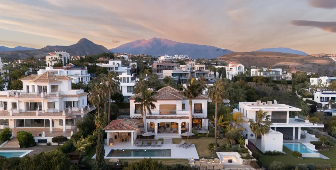 Продажа  отдельно стоящей виллы в Los Flamingos 53