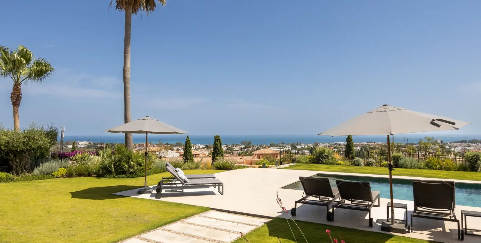 Venta de villa independiente en Los Flamingos 4