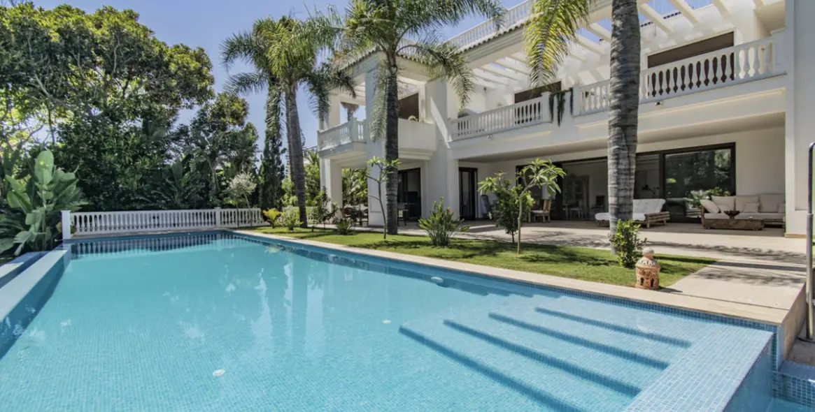 Продажа  отдельно стоящей виллы в Guadalmina Baja 1