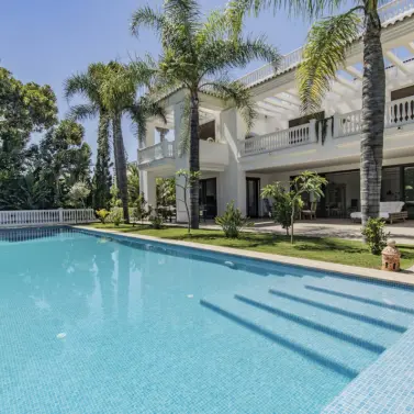 Venta de villa independiente en Guadalmina Baja