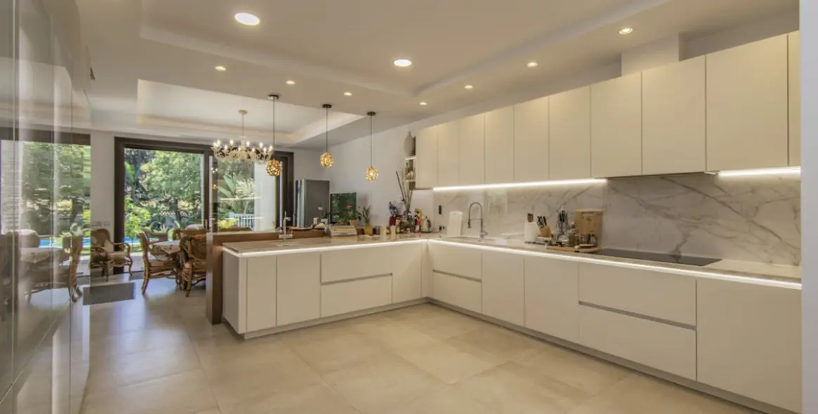 Продажа  отдельно стоящей виллы в Guadalmina Baja 4