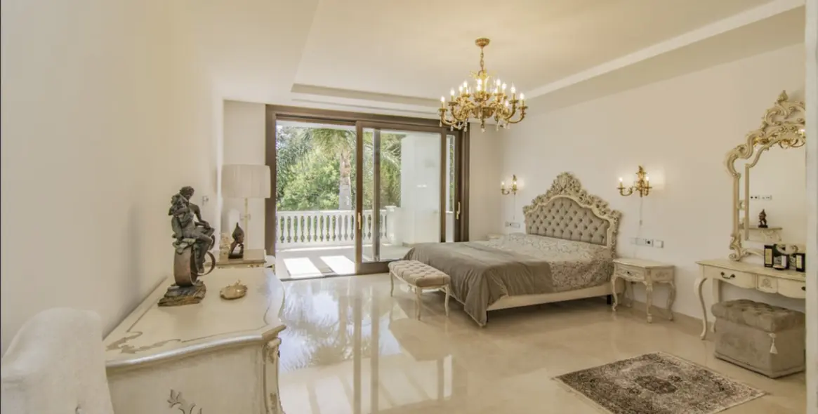 Продажа  отдельно стоящей виллы в Guadalmina Baja 5