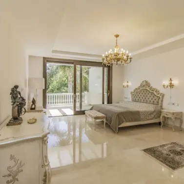 Venta de villa independiente en Guadalmina Baja