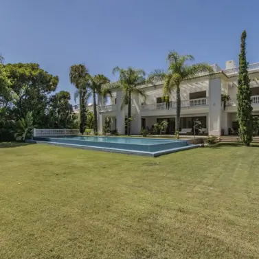Venta de villa independiente en Guadalmina Baja