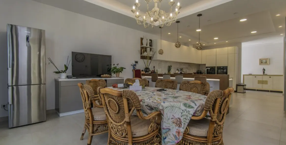 Sale of detached villa in Guadalmina Baja 21