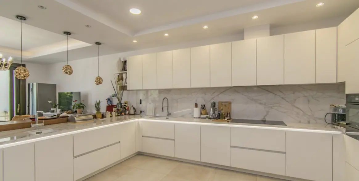 Sale of detached villa in Guadalmina Baja 22