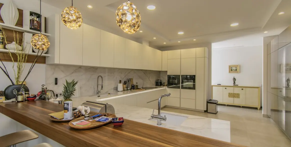 Sale of detached villa in Guadalmina Baja 23