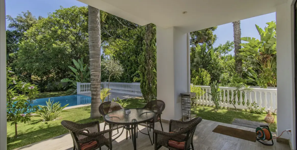 Sale of detached villa in Guadalmina Baja 26