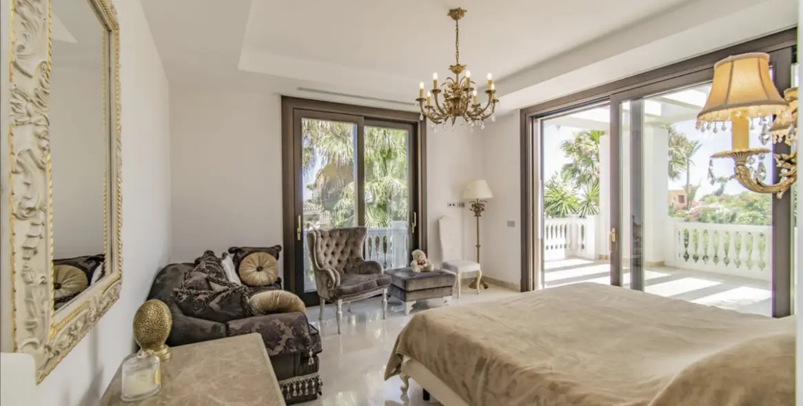 Sale of detached villa in Guadalmina Baja 30