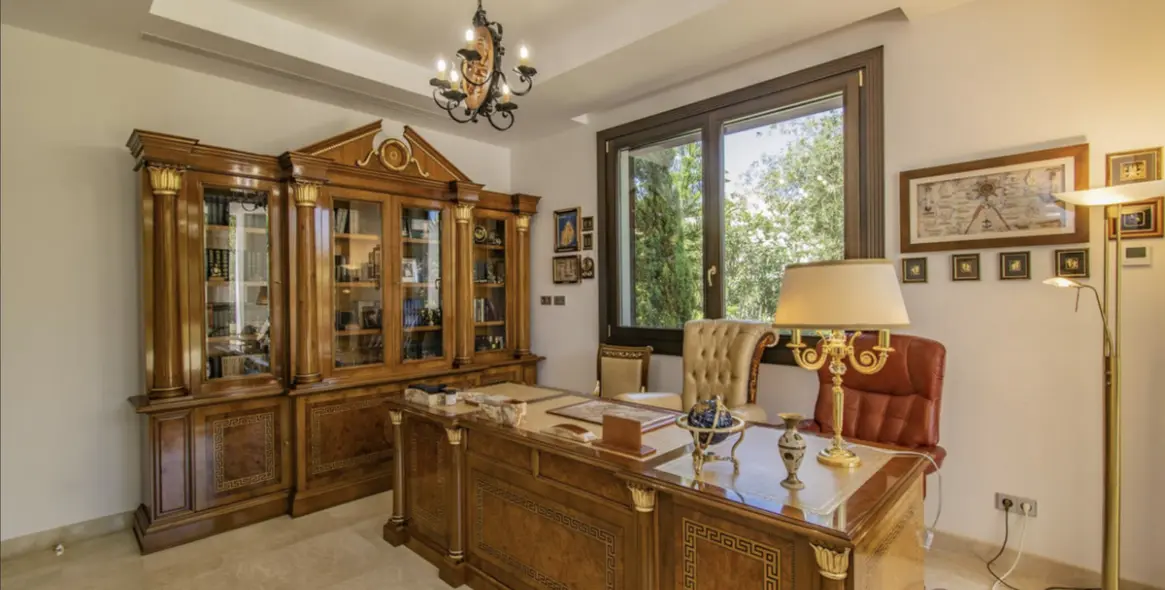 Sale of detached villa in Guadalmina Baja 39