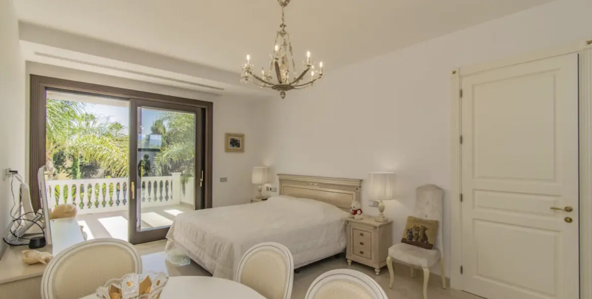 Sale of detached villa in Guadalmina Baja 45