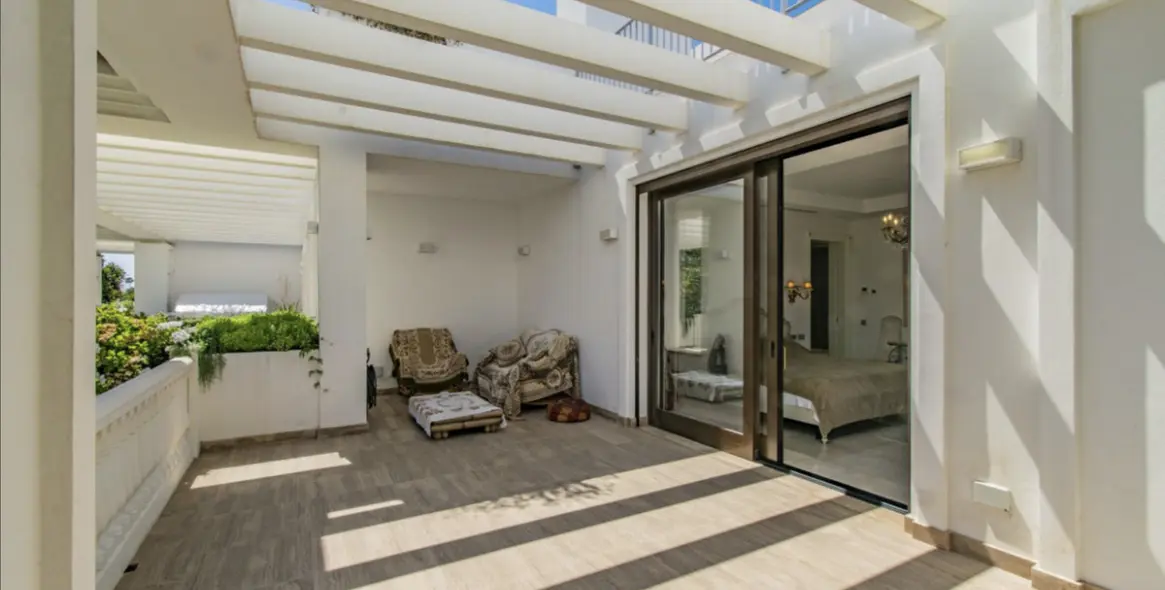Sale of detached villa in Guadalmina Baja 46