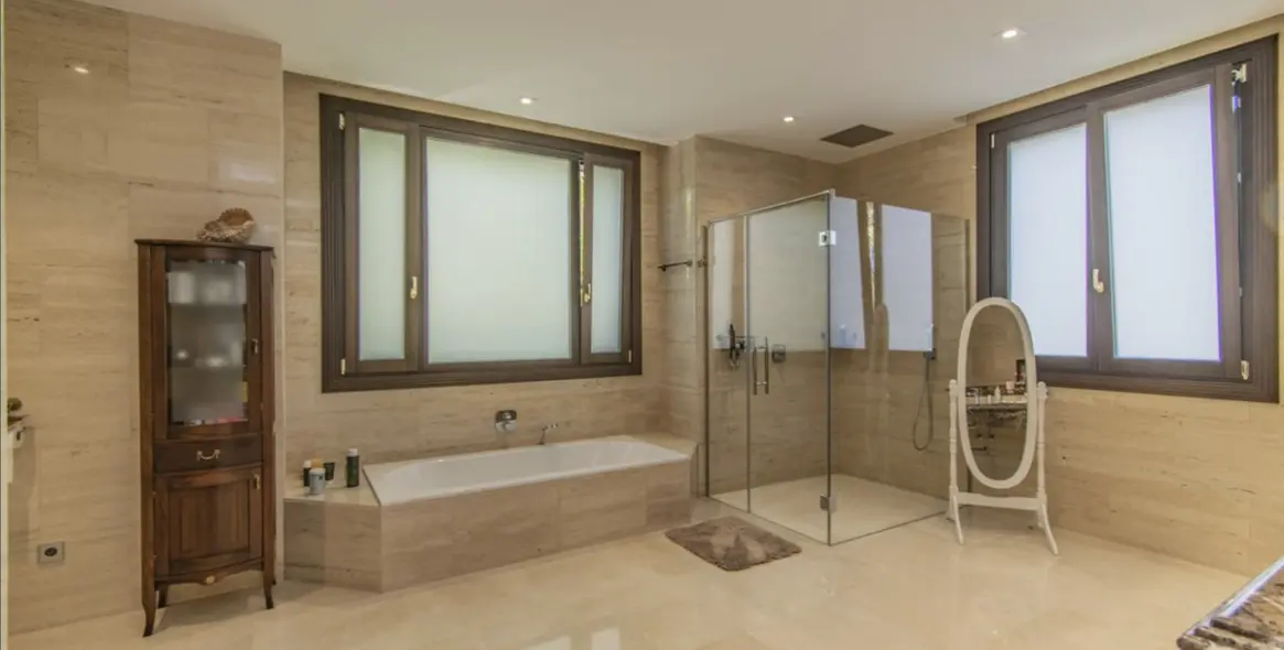 Sale of detached villa in Guadalmina Baja 49