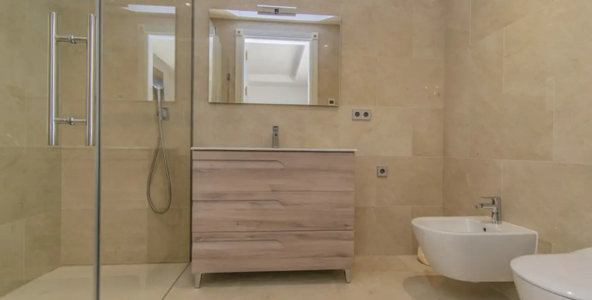 Sale of detached villa in Guadalmina Baja 55