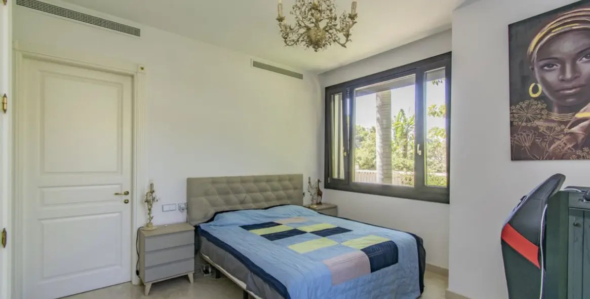 Sale of detached villa in Guadalmina Baja 56