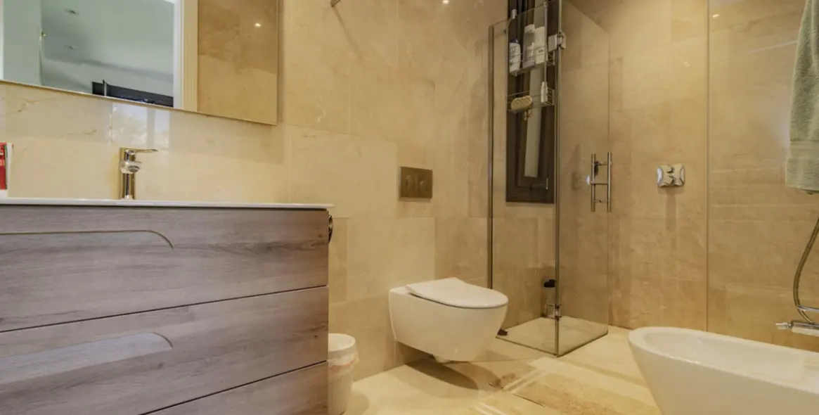 Sale of detached villa in Guadalmina Baja 57