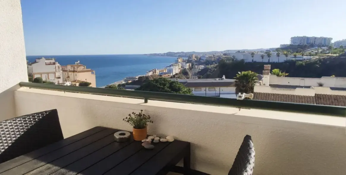 Sale of middle floor apartment in Benalmadena Costa 1