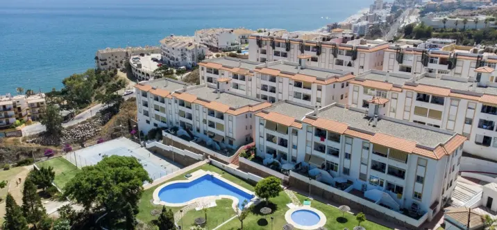 Sale of middle floor apartment in Benalmadena Costa 1