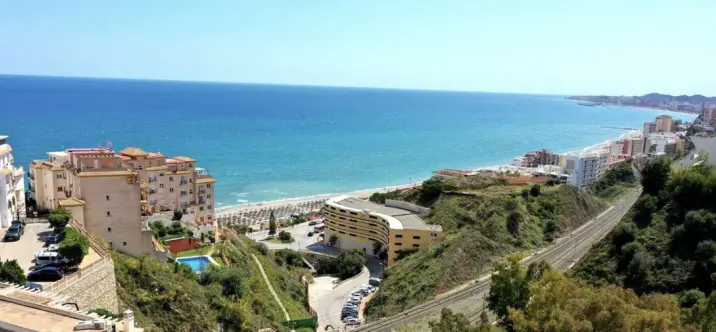 Sale of middle floor apartment in Benalmadena Costa 2