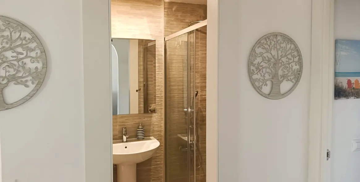 Sale of middle floor apartment in Benalmadena Costa 10