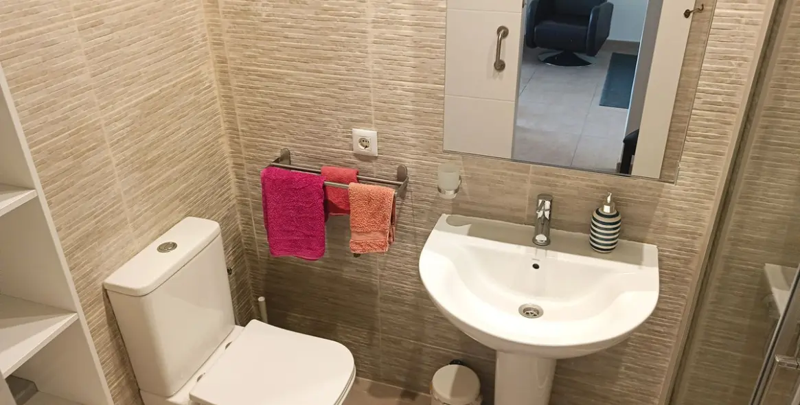 Sale of middle floor apartment in Benalmadena Costa 11