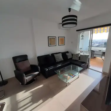 Sale of middle floor apartment in Carvajal