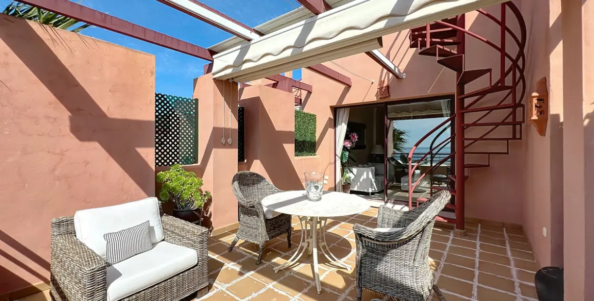 Sale of penthouse in Manilva 4