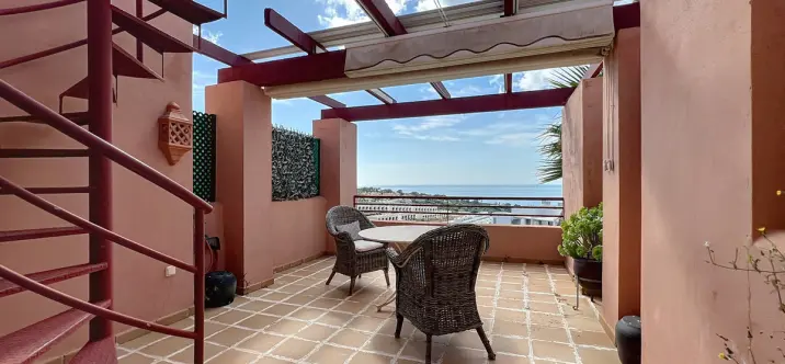 Sale of penthouse in Manilva 4