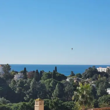 Sale of middle floor apartment in Torrequebrada