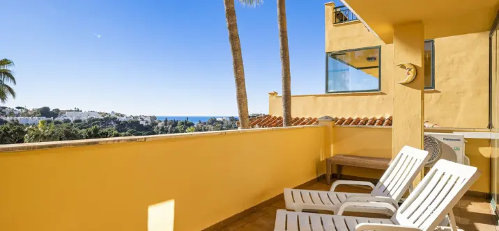 Sale of middle floor apartment in Torrequebrada 1