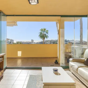 Sale of middle floor apartment in Torrequebrada