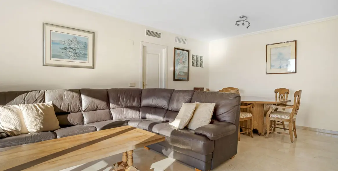 Sale of middle floor apartment in Torrequebrada 6