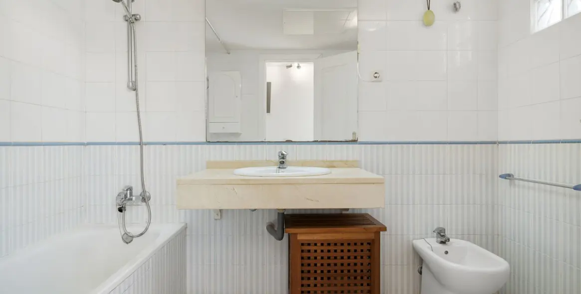 Sale of middle floor apartment in Torrequebrada 15