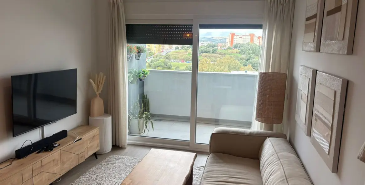 Sale of middle floor apartment in Estepona 2