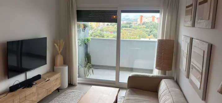 Sale of middle floor apartment in Estepona 1