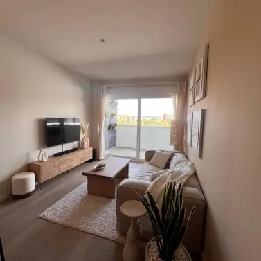 Sale of middle floor apartment in Estepona